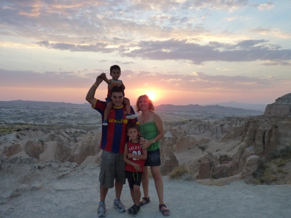 Hector Arenós y su Familia. Capadocia - Sunset Point